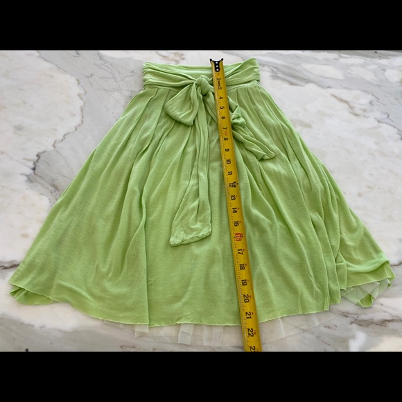 LIGHT GREEN SKIRT SIZE SMALL - Picture 4 of 8